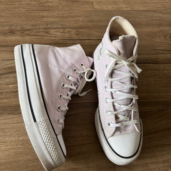 Converse Women's lavender High-Top platform Sneakers size 7 - Picture 1 of 11